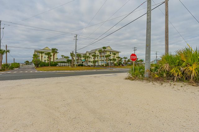 8436 Gulf Boulevard UNIT 511, Navarre, FL 32566
