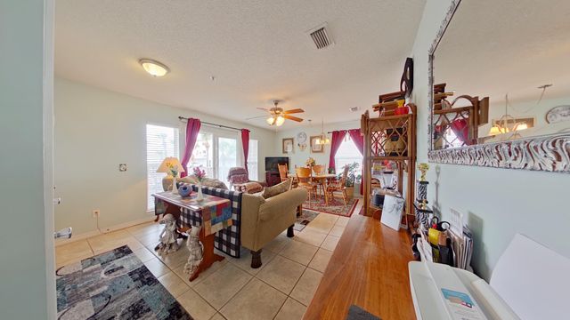 8436 Gulf Boulevard UNIT 511, Navarre, FL 32566