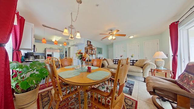 8436 Gulf Boulevard UNIT 511, Navarre, FL 32566