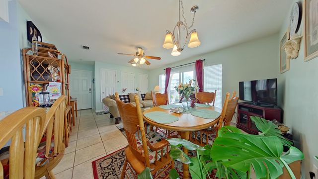 8436 Gulf Boulevard UNIT 511, Navarre, FL 32566