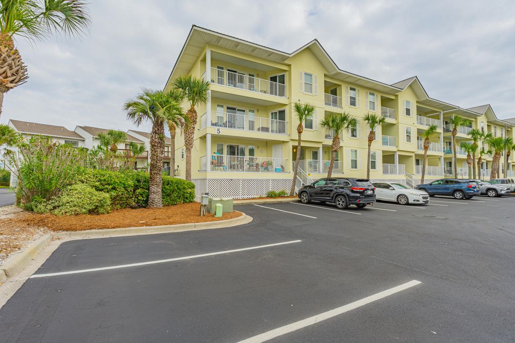 8436 Gulf Boulevard UNIT 511, Navarre, FL 32566