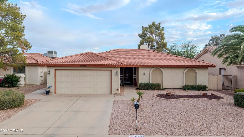 10233 E Navajo Place, Sun Lakes, AZ 85248 — exterior