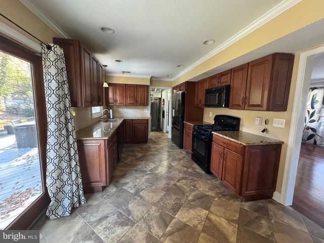 4303 MARKWOOD LN, Fairfax, VA 22033