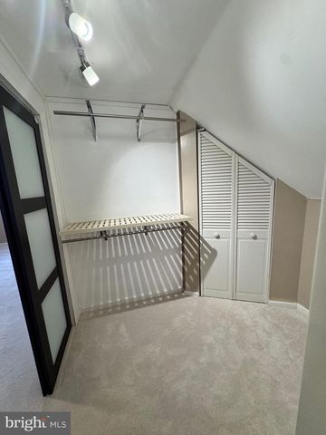 4303 MARKWOOD LN, Fairfax, VA 22033