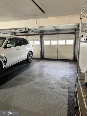 4303 MARKWOOD LN, Fairfax, VA 22033