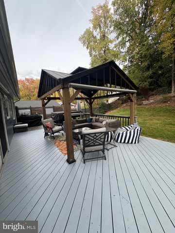 4303 MARKWOOD LN, Fairfax, VA 22033