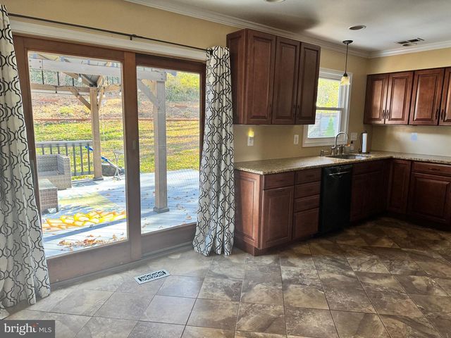 4303 MARKWOOD LN, Fairfax, VA 22033