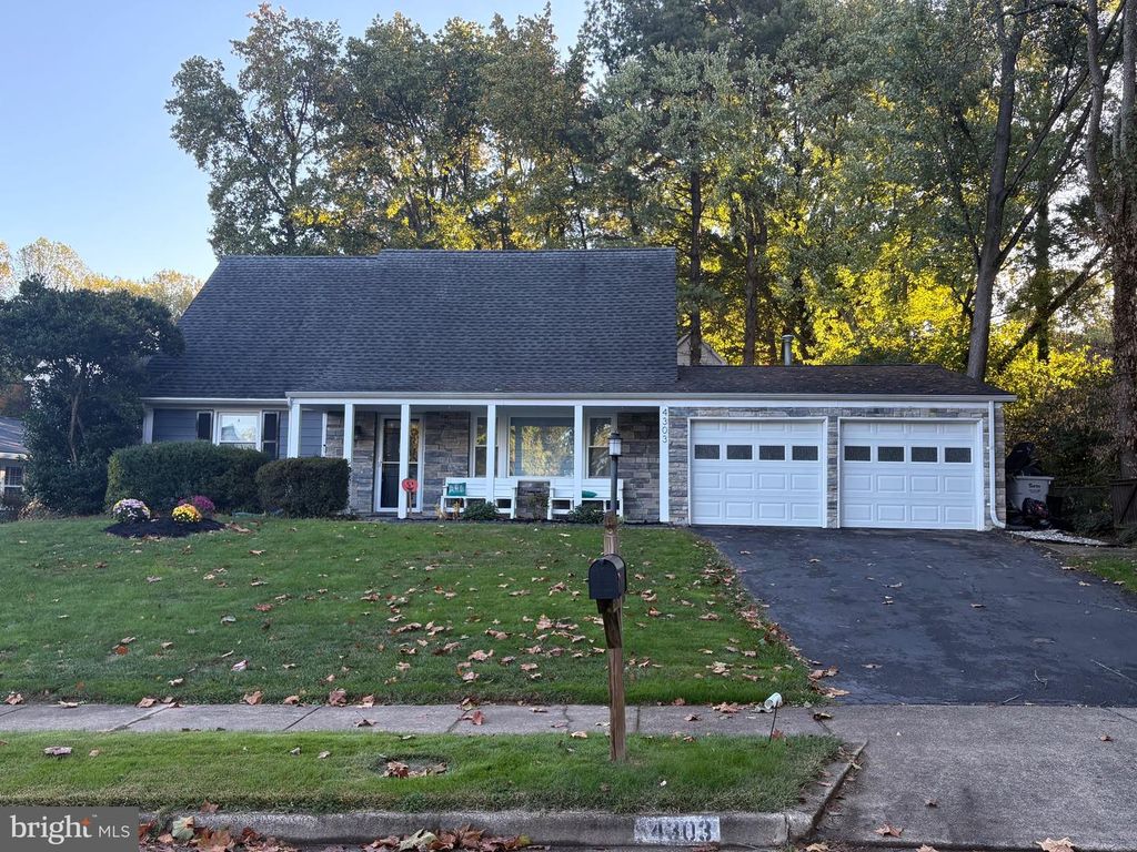 4303 MARKWOOD LN, Fairfax, VA 22033