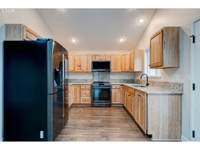 71517 FISHHAWK Rd, Birkenfeld, OR 97016