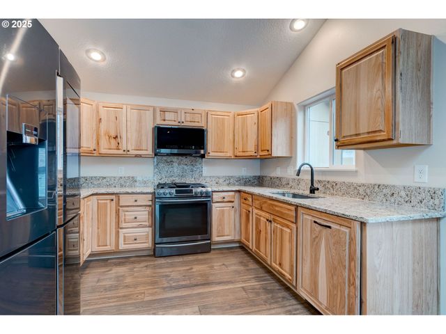 71517 FISHHAWK Rd, Birkenfeld, OR 97016