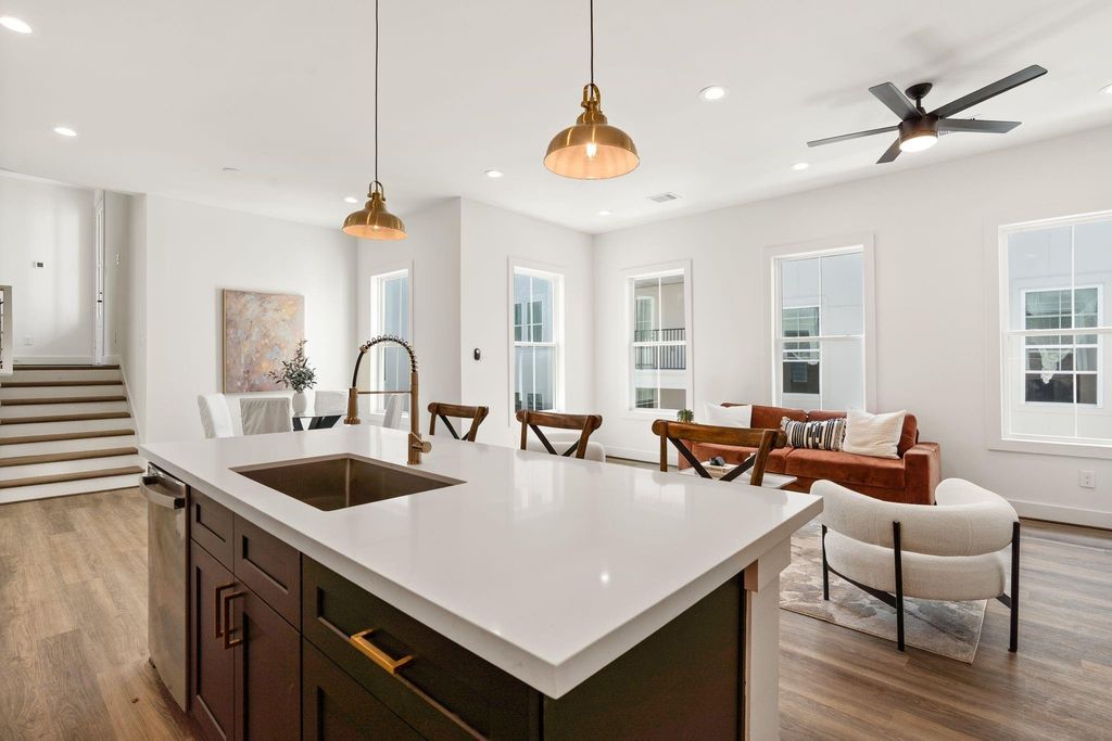 1142 W 16th Street, Houston, TX 77008