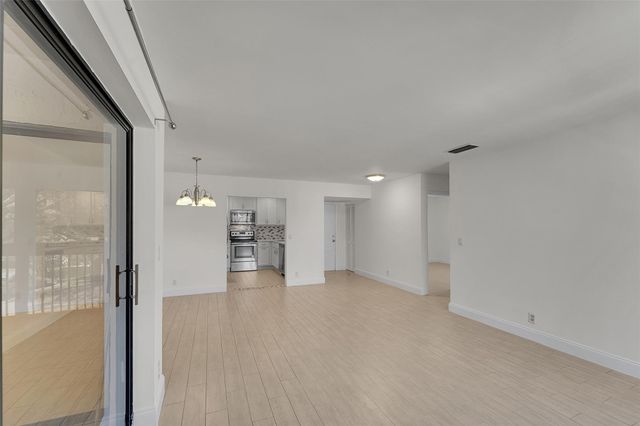 3529 NW 35 1606, Coconut Creek, FL 33066