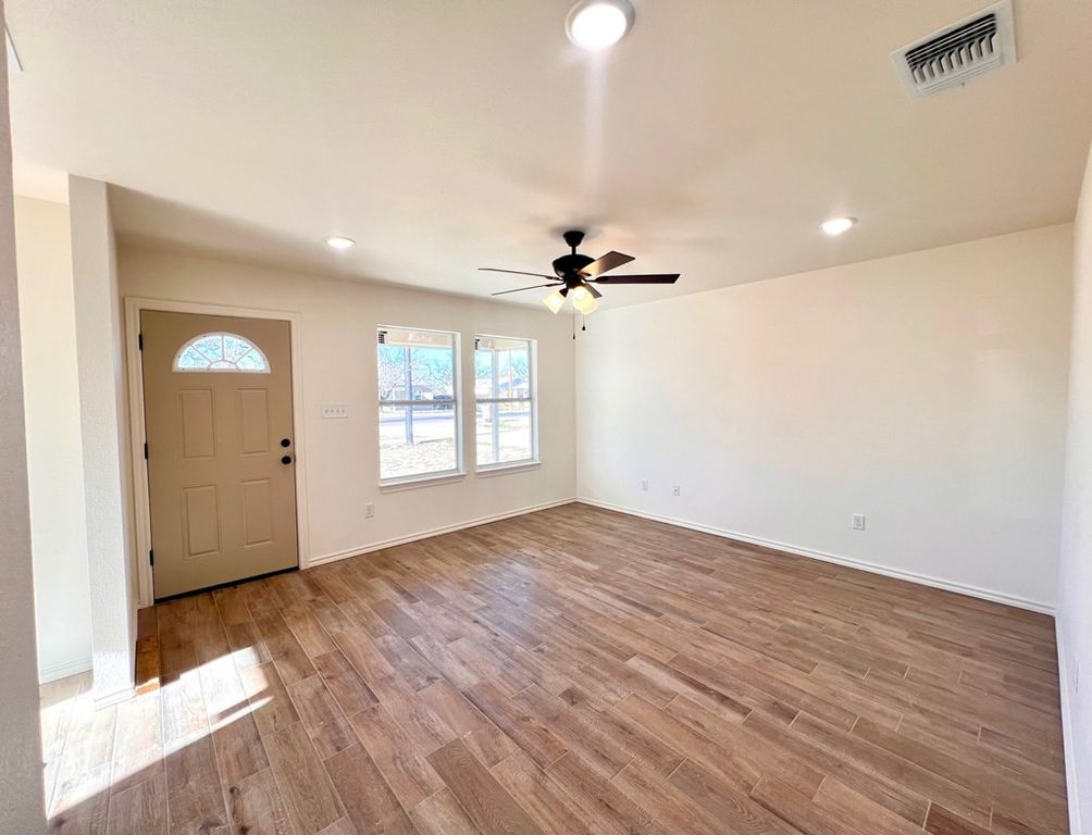 Image 4 of property listing at 2516 Waco Street, San Angelo, TX 76901