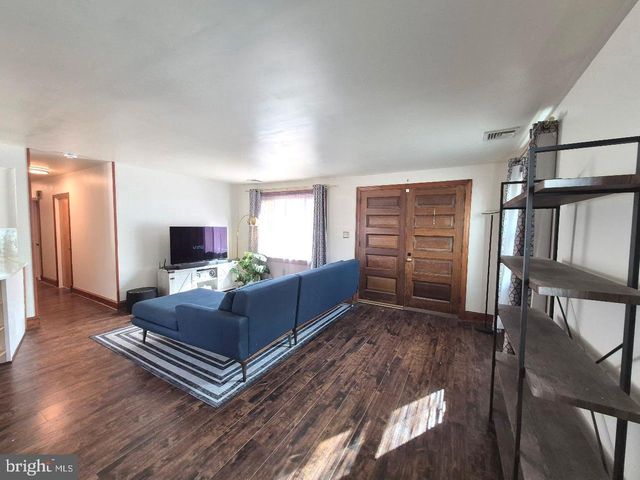 809 JAGUAR RD, Lindenwold, NJ 08021