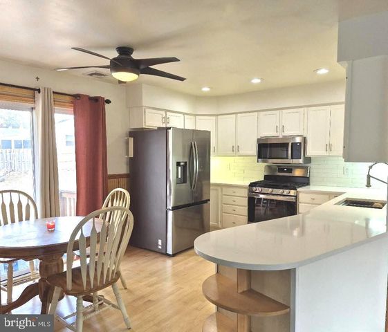 809 JAGUAR RD, Lindenwold, NJ 08021