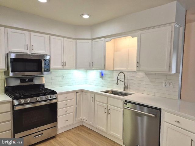 809 JAGUAR RD, Lindenwold, NJ 08021