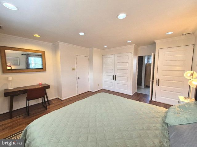 809 JAGUAR RD, Lindenwold, NJ 08021