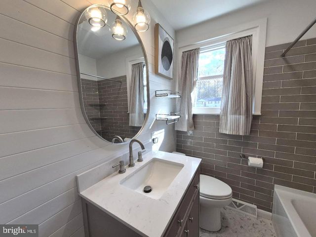 809 JAGUAR RD, Lindenwold, NJ 08021