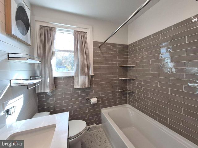 809 JAGUAR RD, Lindenwold, NJ 08021