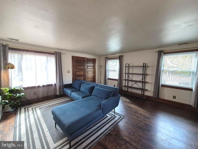 809 JAGUAR RD, Lindenwold, NJ 08021