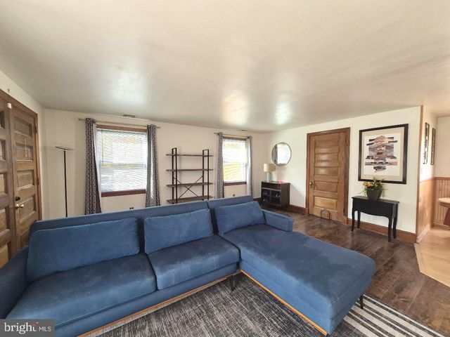 809 JAGUAR RD, Lindenwold, NJ 08021