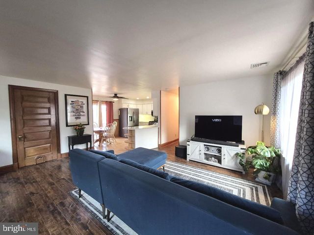 809 JAGUAR RD, Lindenwold, NJ 08021