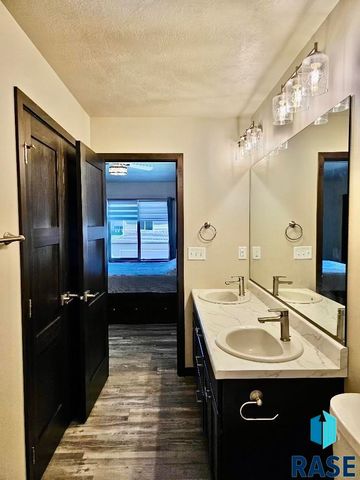 7717 S Townsley Ave Avenue 4, Sioux Falls, SD 57108