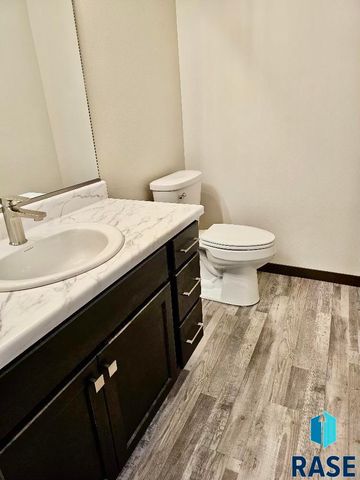 7717 S Townsley Ave Avenue 4, Sioux Falls, SD 57108