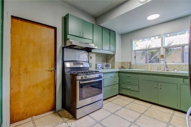 306 S Birch, Santa Ana, CA 92701