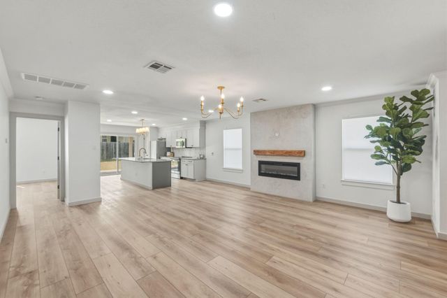 211 Banner Ave, Leander, TX 78641
