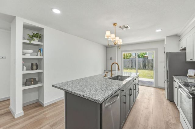 211 Banner Ave, Leander, TX 78641