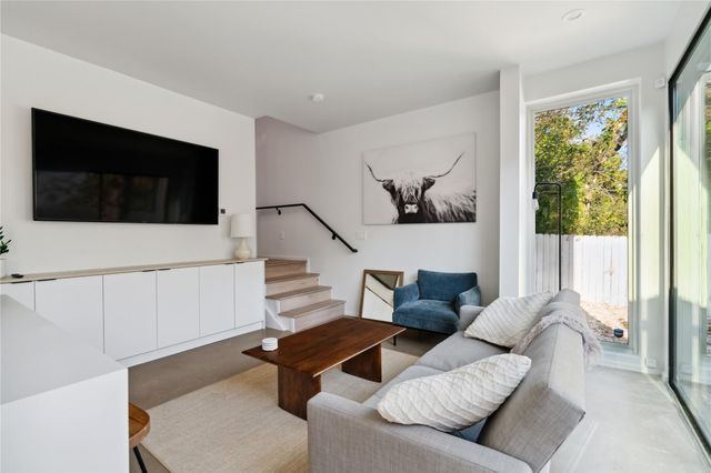 7505 Wynne LN 2, Austin, TX 78745