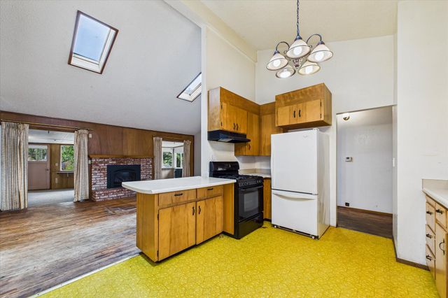 1776 Golf Course Road, Bayside South, CA 95524