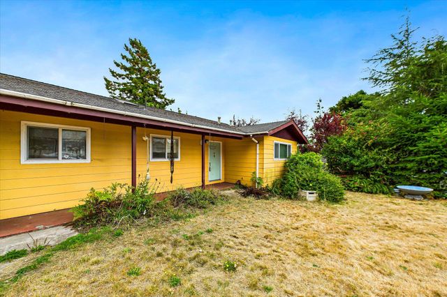 1776 Golf Course Road, Bayside South, CA 95524