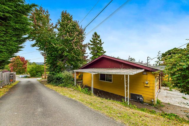 1776 Golf Course Road, Bayside South, CA 95524