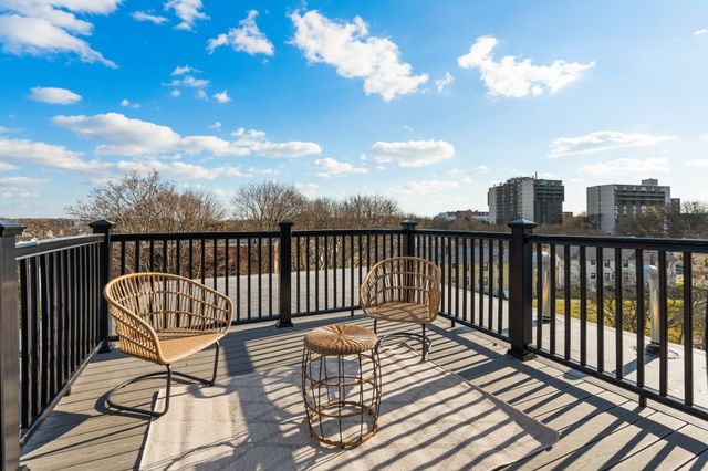 16 Foster Ct PHB, Medford, MA 02155