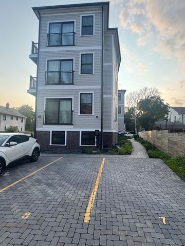 16 Foster Ct PHB, Medford, MA 02155