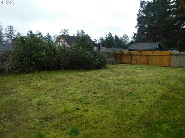 1990 WILLOW St, Florence, OR 97439