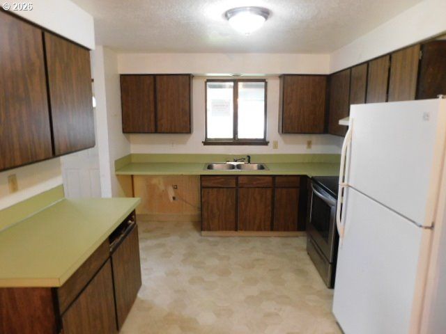 1990 WILLOW St, Florence, OR 97439