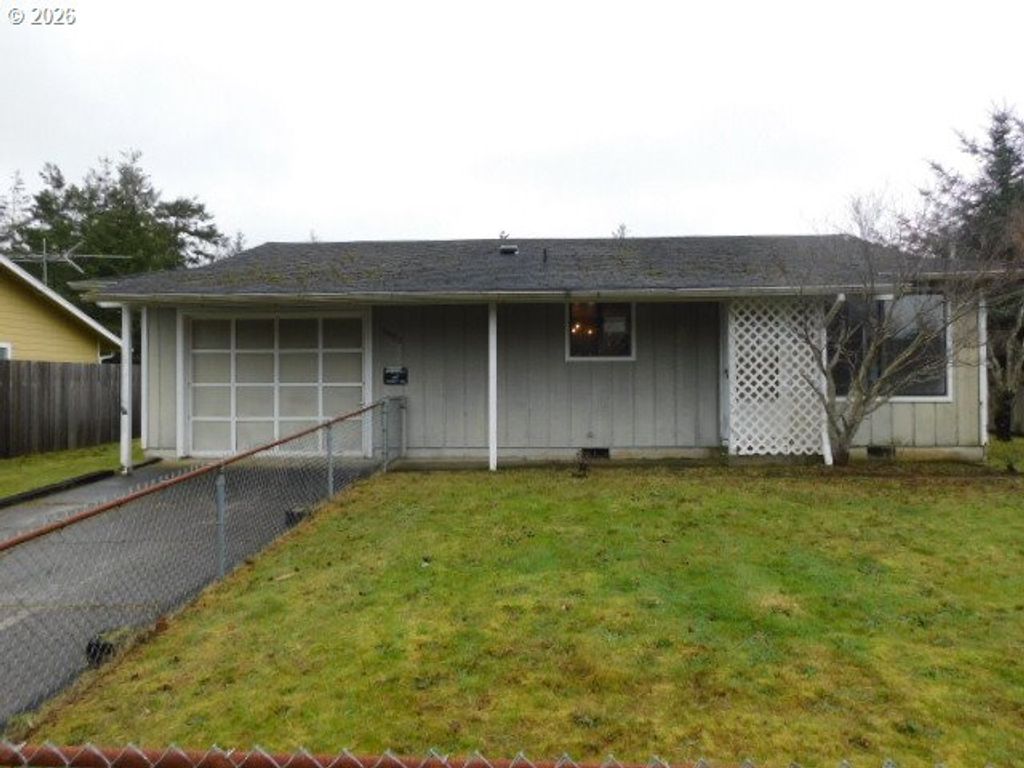 1990 WILLOW St, Florence, OR 97439
