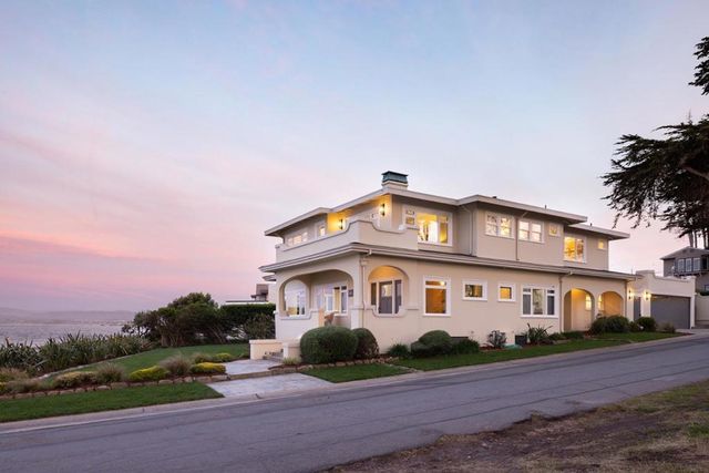 1051 Ocean View Boulevard, Pacific Grove, CA 93950
