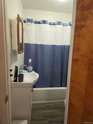 1198 Brabbs Street, Burton, MI 48509