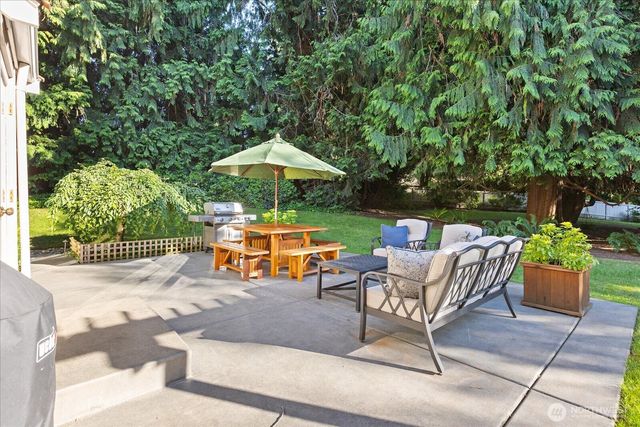 6807 214th Avenue NE, Redmond, WA 98053