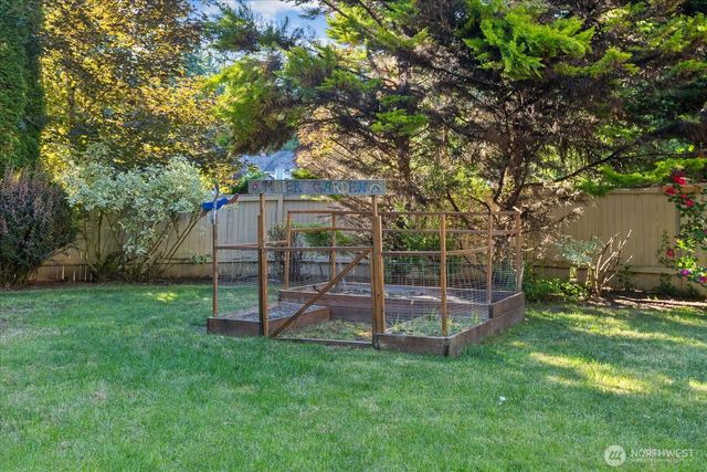 6807 214th Avenue NE, Redmond, WA 98053