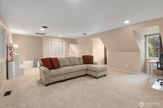 6807 214th Avenue NE, Redmond, WA 98053