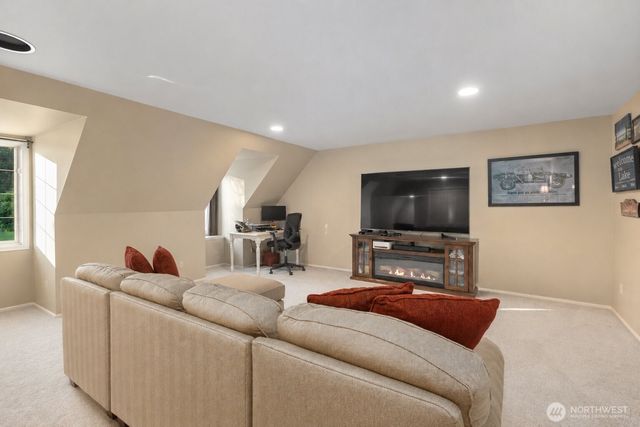 6807 214th Avenue NE, Redmond, WA 98053