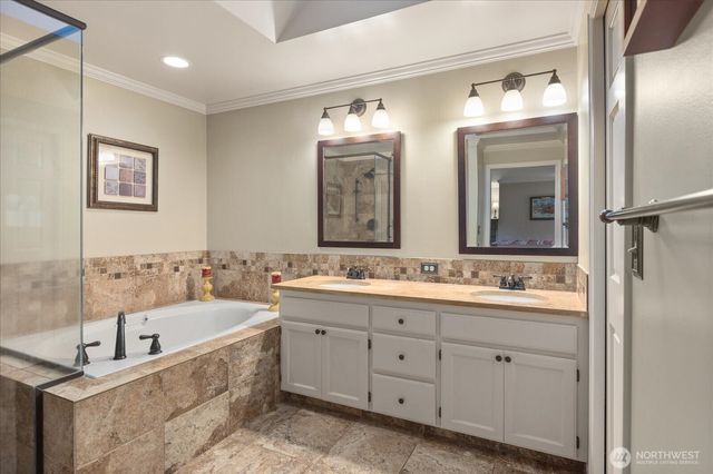 6807 214th Avenue NE, Redmond, WA 98053