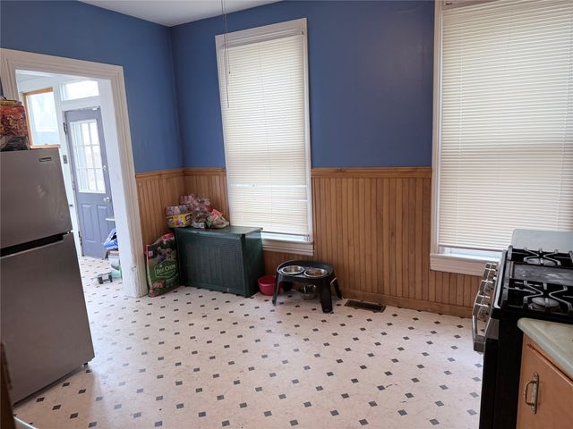 1044 W 8TH Street, Erie, PA 16502