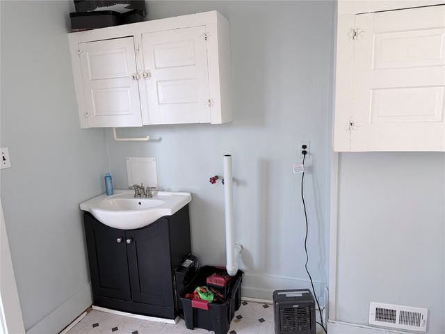 1044 W 8TH Street, Erie, PA 16502