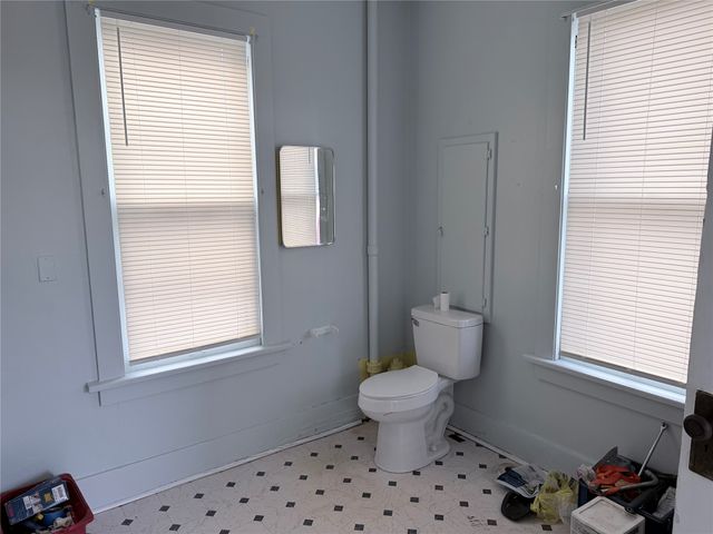 1044 W 8TH Street, Erie, PA 16502